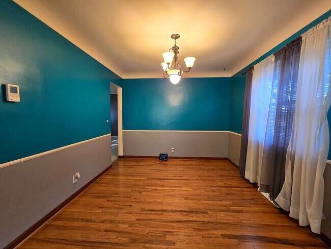 Building Photo - Hidden Gem - 4 Beds | 2.5 Baths | 2-Car Ga...