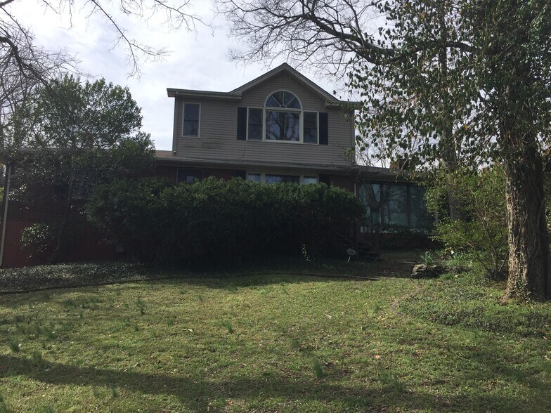 Building Photo - 1803 Ashwood Ave
