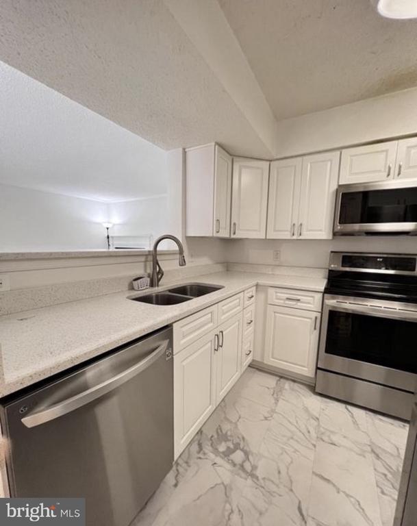 Building Photo - 1541 Lincoln Way