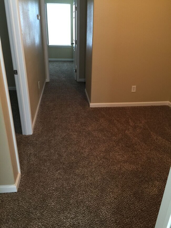 Building Photo - 9509 Merle St