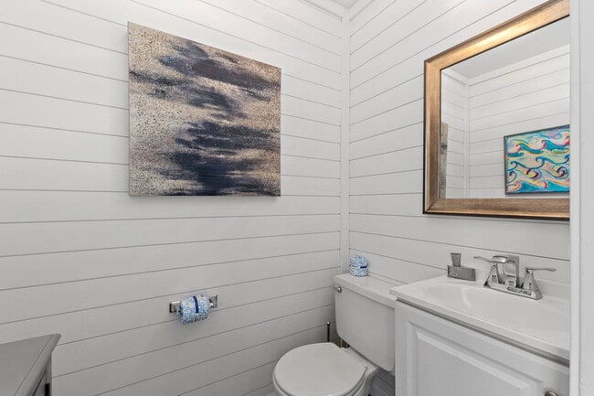 Building Photo - 4000 Gulf Terrace Dr