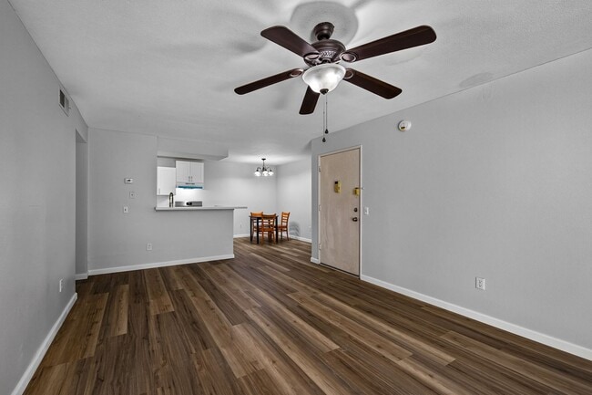 Building Photo - Updated 2 Bedroom Condo in Loma Linda