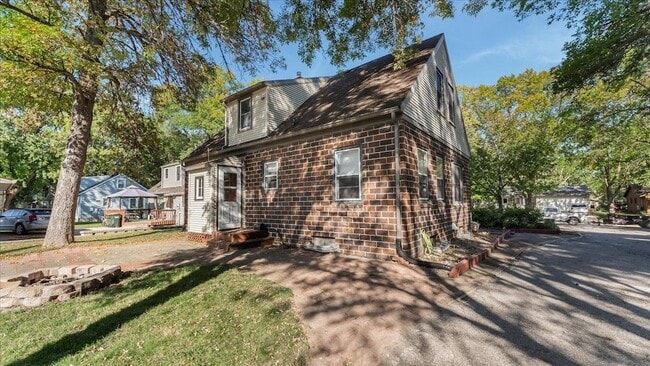 Building Photo - 828 15th St SW