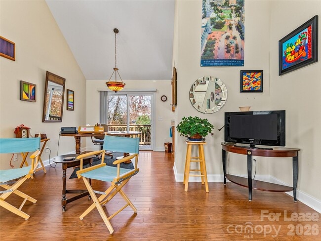 Building Photo - 14 Hildebrand St