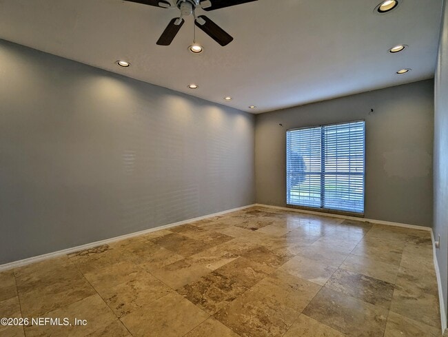 Building Photo - 572 Staffordshire Dr