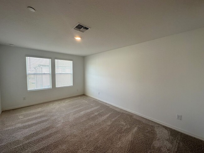 Building Photo - Available 8/10!! Luxury 3 story townhouse in the heart of Laureate Park