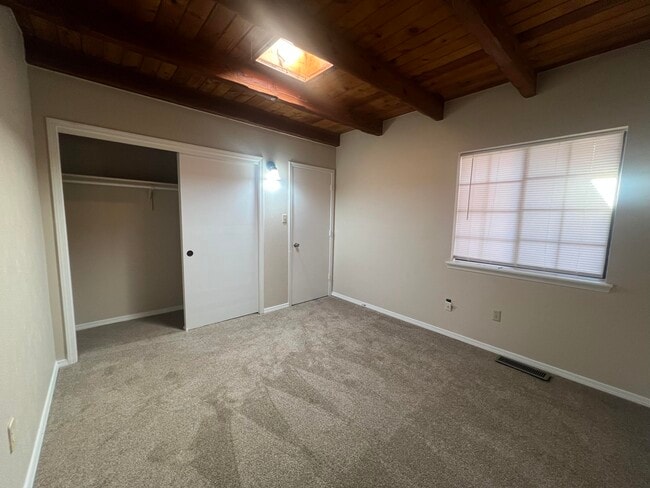 Building Photo - 4968 Quail Ridge Dr NW