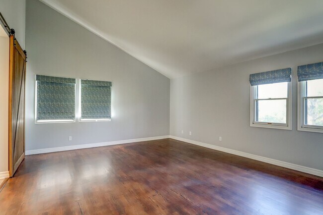 Building Photo - Gorgeous Home in Old Towne Orange