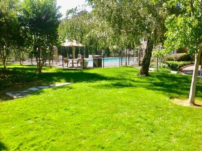 Building Photo - 1 bed 1 bath Condo in Benicia -- COMING SO...