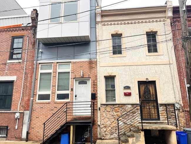 Building Photo - 2433 Manton St
