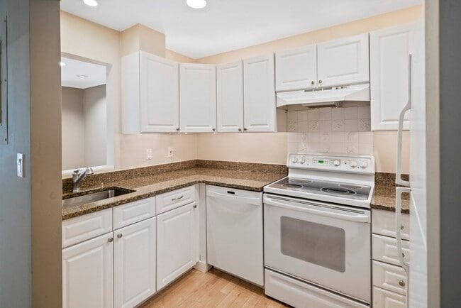 Building Photo - 39 Symphony Rd