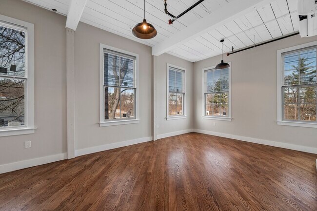 Building Photo - 34 Tremaine St