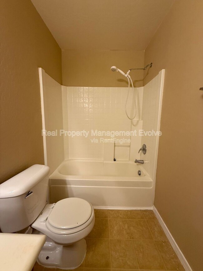 Building Photo - 1526 S 217th Dr