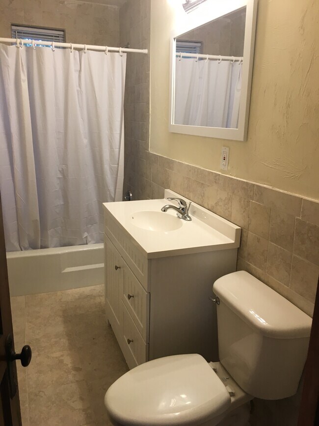 Building Photo - 58 Alma St