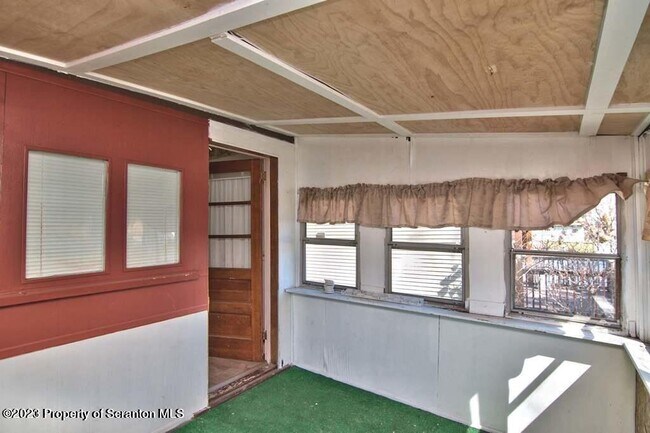 Building Photo - 1418 Capouse Ave