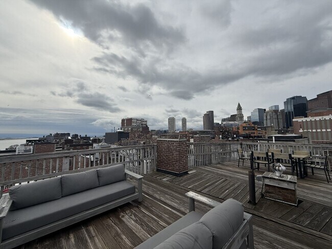 Building Photo - 21 Moon St