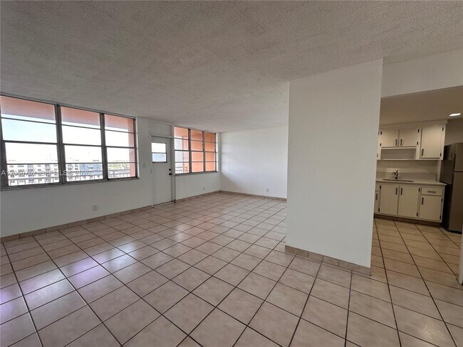 Building Photo - 2025 NE 164th St