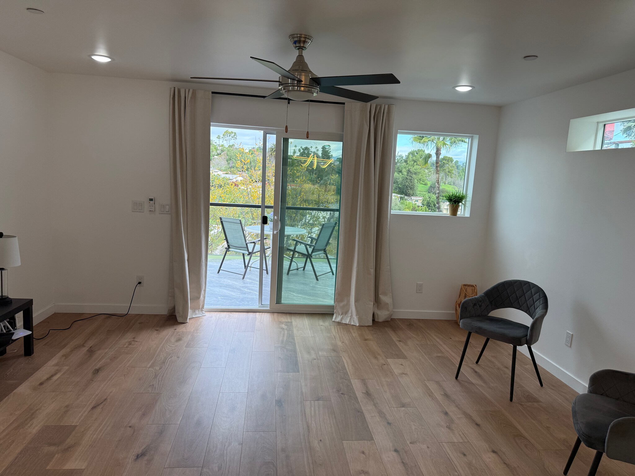 Living room with access to deck - 4253 Raynol St