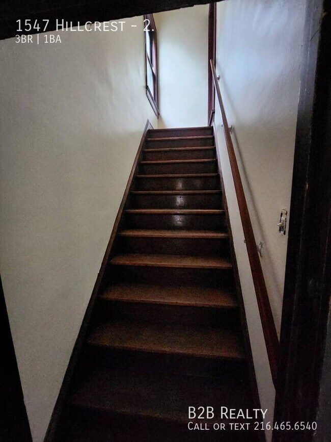 Building Photo - 1547 Hillcrest-2.