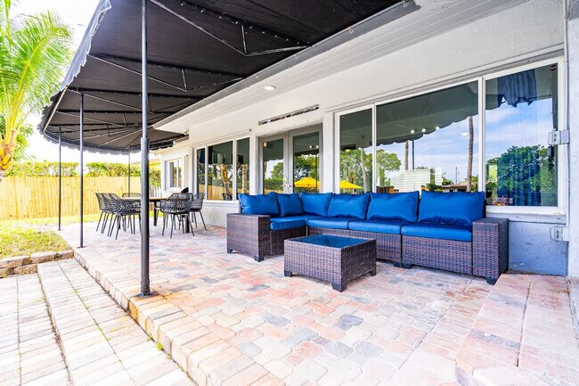 Building Photo - 1712 NE 18th Ave