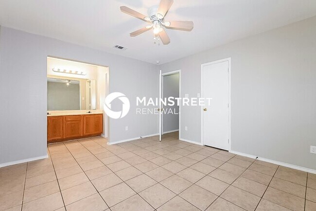 Building Photo - 3 Bedroom Pet-Friendly Home in Dallas, TX with Main Street Renewal