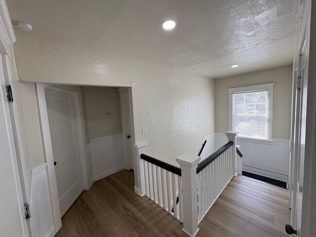 Building Photo - Beautiful 2 Story home Available coming soon!, pet friendly!