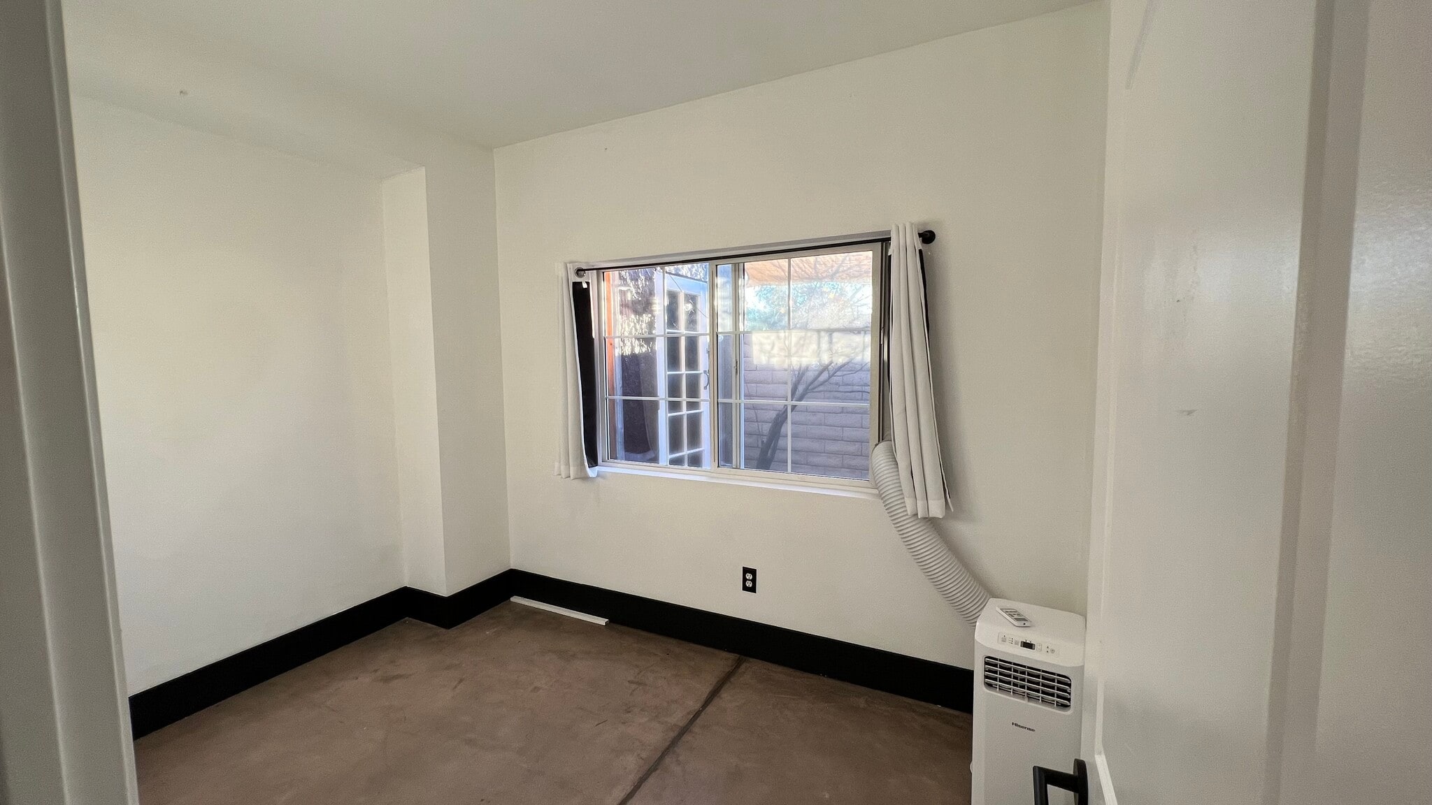 Building Photo - 17858 Sidwell St