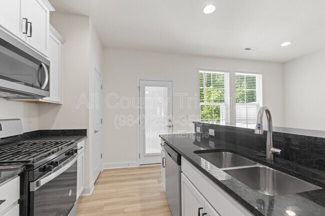 Building Photo - 1176 Channel Drop Dr