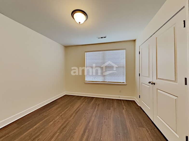 Building Photo - 6001 Trailwater Dr