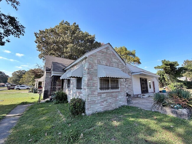 Building Photo - Cozy 3 Bedroom Home Ready for Move In!- $500 Rent Special!