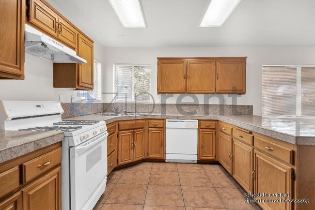 Building Photo - 37551 Deville St