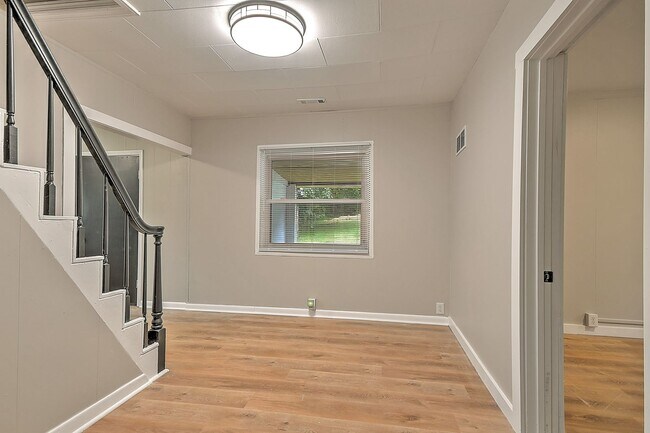 Building Photo - 1712 Oaklawn St