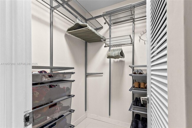 Building Photo - 1345 Lincoln Rd