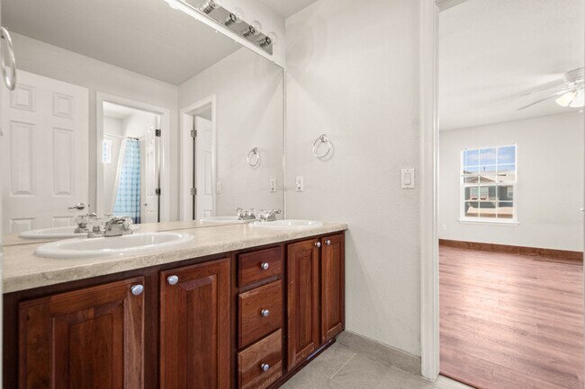 Building Photo - 20981 E Hampden Pl