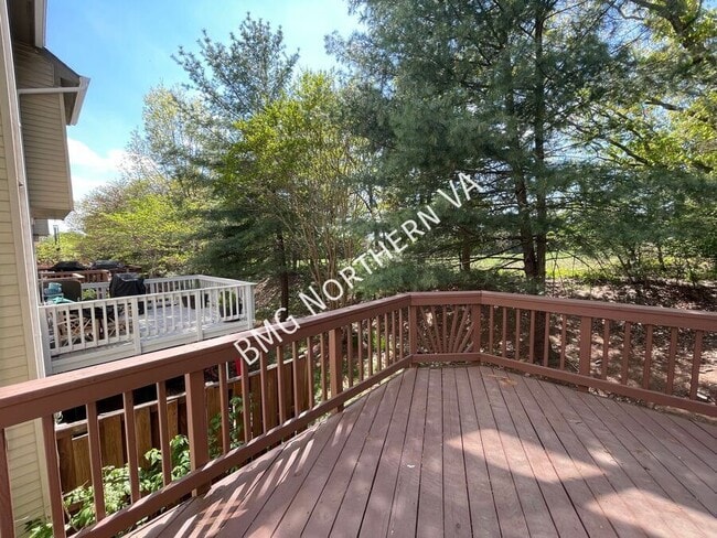 Building Photo - 865 Tall Oaks Square