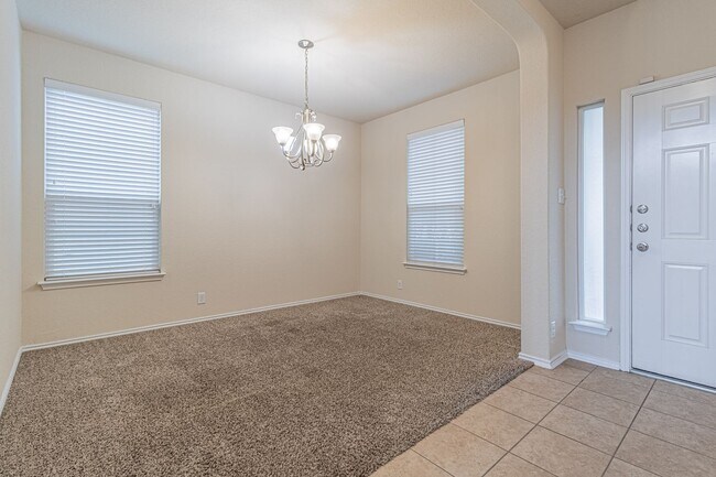 Building Photo - Great 4 bedroom 2.5 bath in Wildhorse