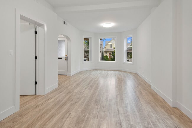 Building Photo - 1921 W Summerdale Ave