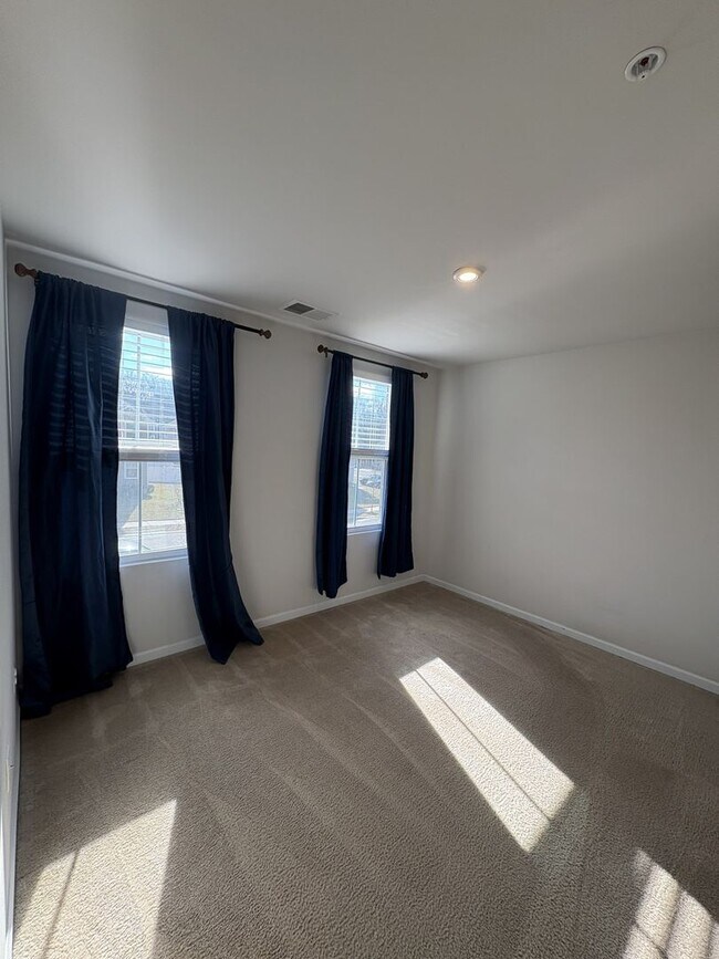 Building Photo - Stunning & Spacious Middle River 4bd/2.5ba Home with W/D, AC, Garage and more! Available now