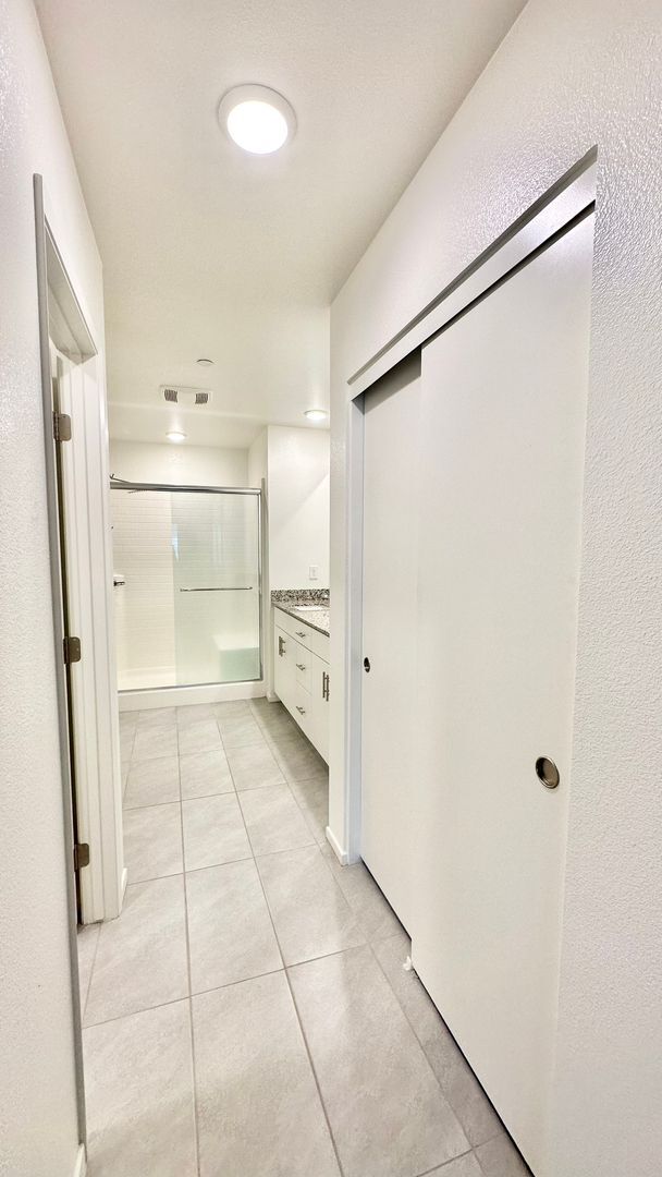 Building Photo - Beautiful, Newer Construction Home in Desi...