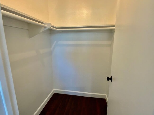 Building Photo - 3 bd/2ba Cottage with alley Access