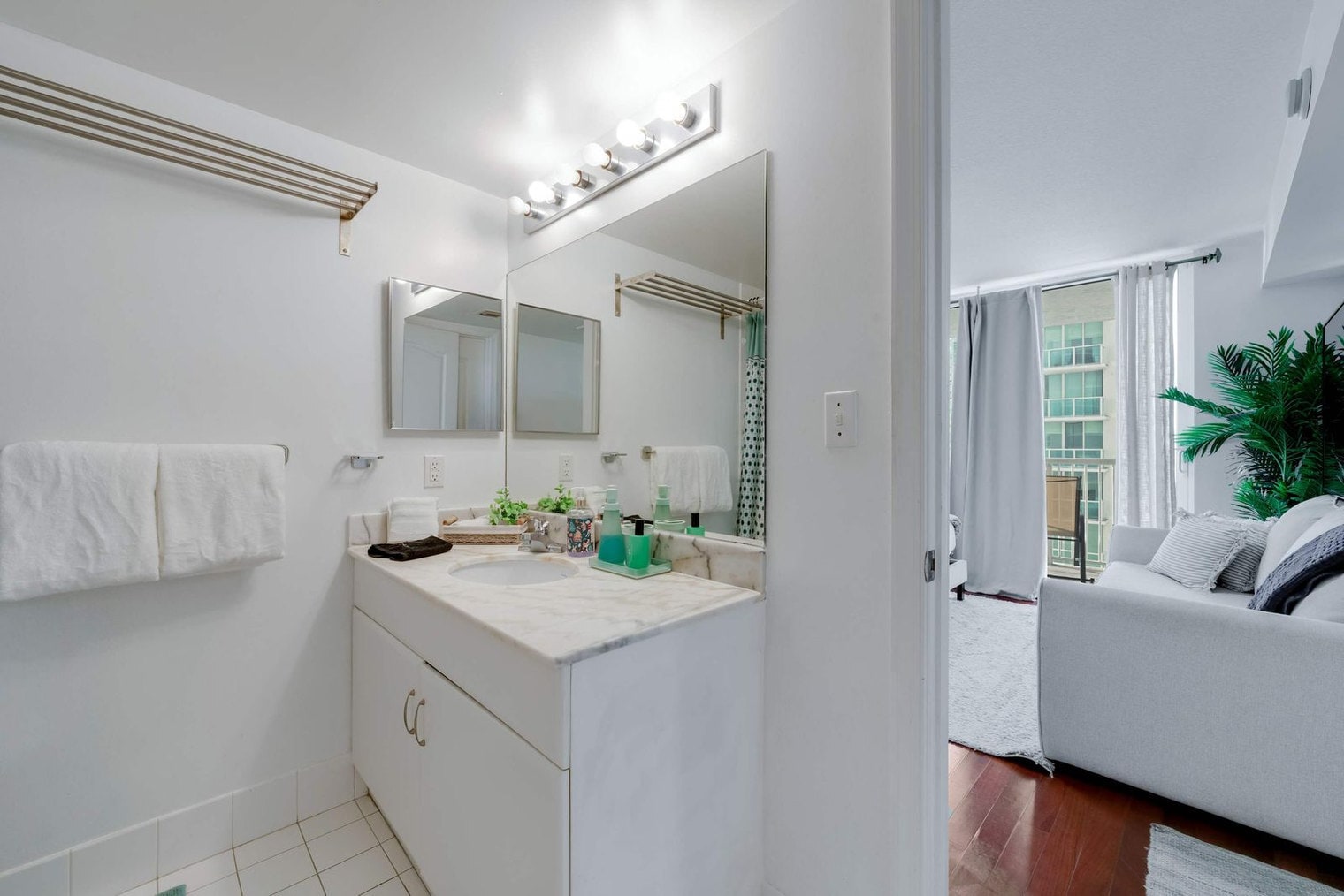 Building Photo - 1 SE 12th St