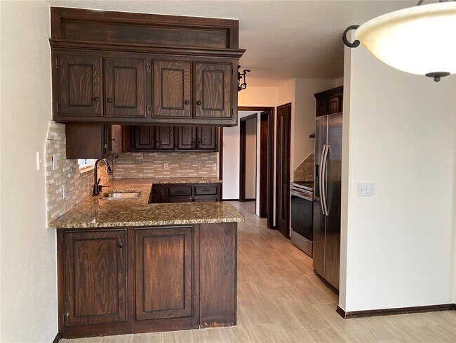 Building Photo - 405 Rhoades Ct