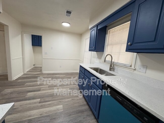 Building Photo - 634 Southern Pines Dr