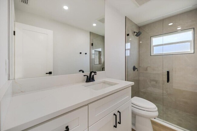 Building Photo - 470 Leger Dr