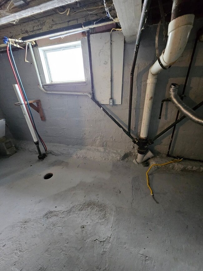 Building Photo - 3 bedroom single family home MILLCREEK