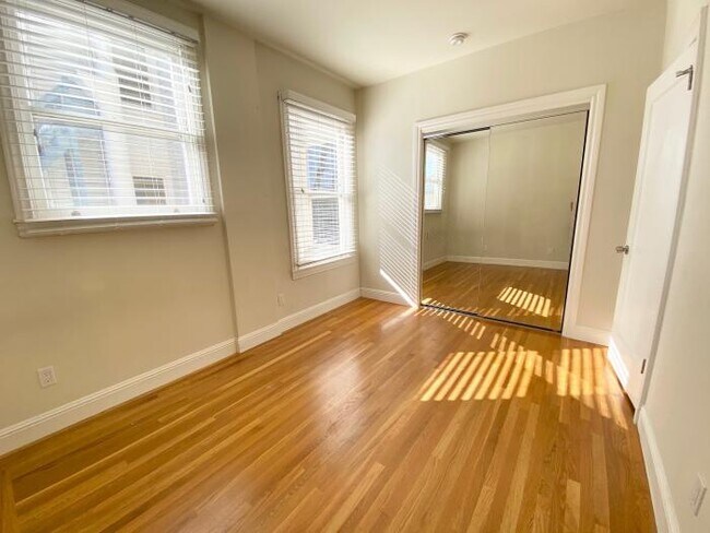 Building Photo - 2 bedroom in San Francisco CA 94118