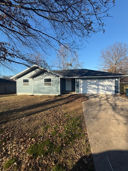 Building Photo - 4351 W Weaver Rd