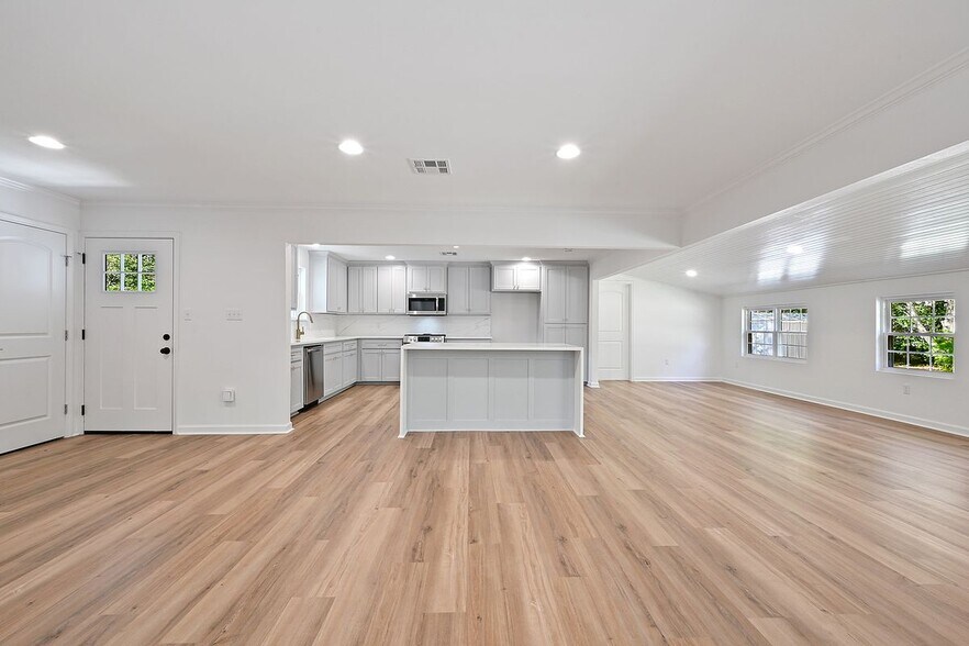 Building Photo - 5163 Abelia Dr