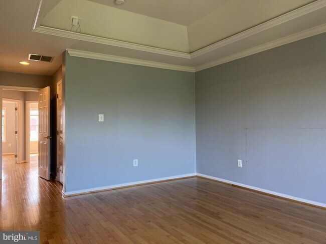 Building Photo - 787 Vestal St