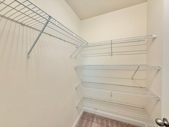 Building Photo - Beautiful 4BD, 3BA House with Bonus Family Room, Large Fenced Backyard, and Finished 2-Car Garage...